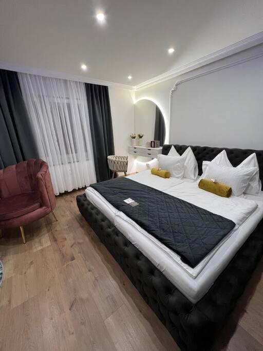 Traum Wohnung Mit Kingsize-Bett Graz Bagian luar foto