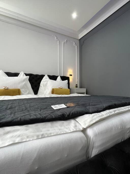 Traum Wohnung Mit Kingsize-Bett Graz Bagian luar foto